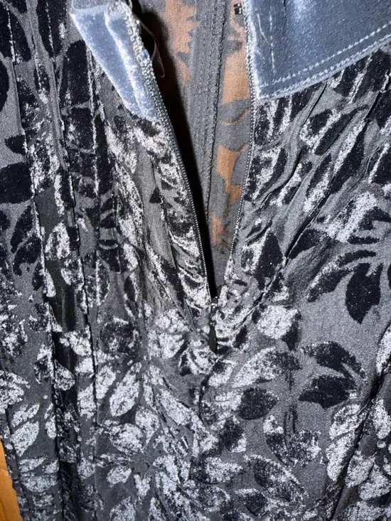 Victoria's Secret Black Sheer Bodice Floral Applique Velvet Jumpsuit - Picture 6 of 8